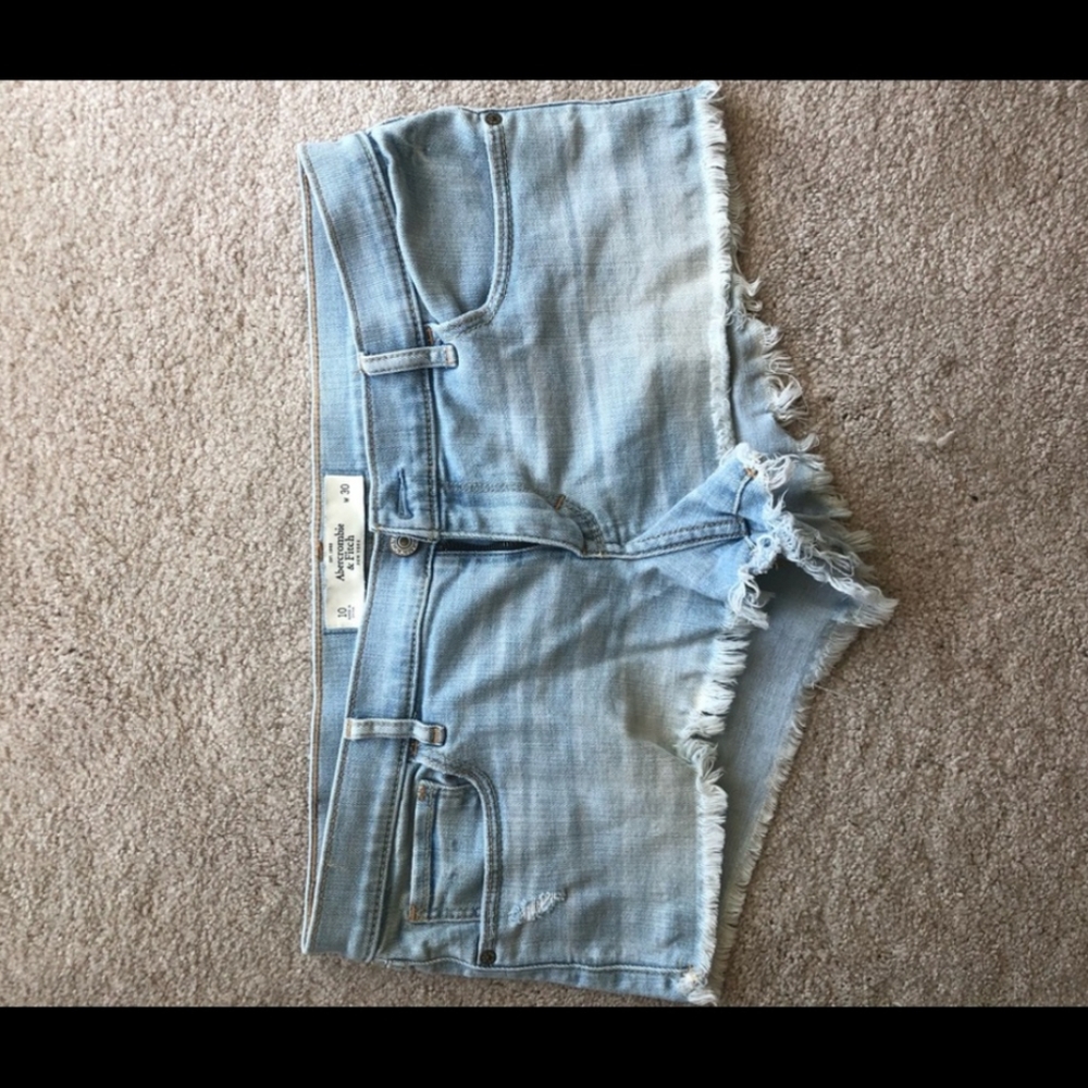 Abercrombie + Fitch ☆ Jean Shorts 10/30w Raw Hem